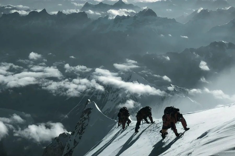 Νιώσε την εμπειρία του ορειβάτη που ανέβηκε στις 14 ψηλότερες κορυφές του κόσμου σε μόλις 7 μήνες