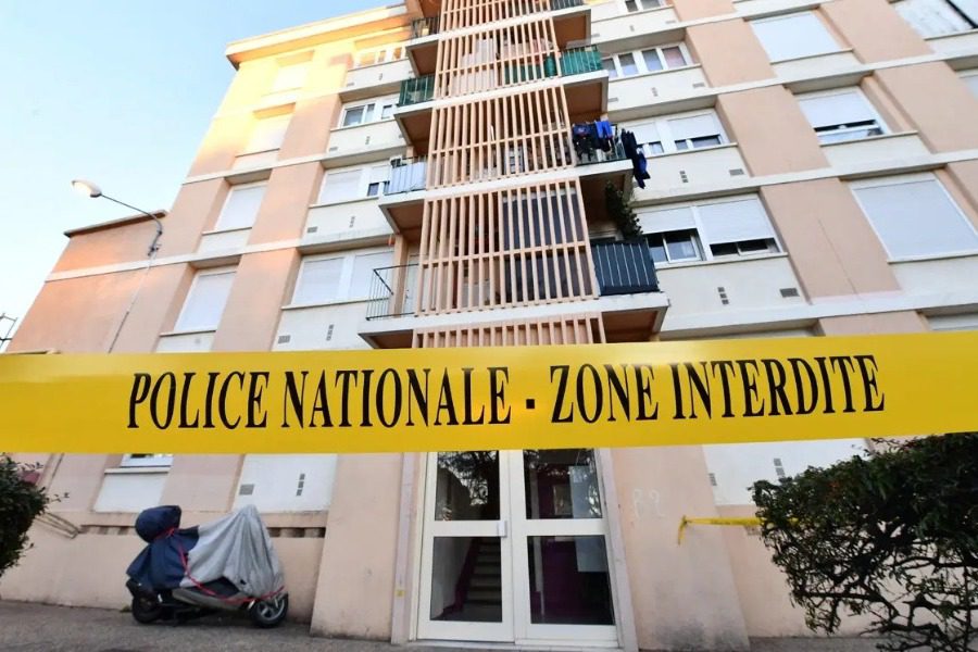 Γαλλία: Ανδρας παραδόθηκε μαζί με το κεφάλι και τα γεννητικά όργανα θύματός του