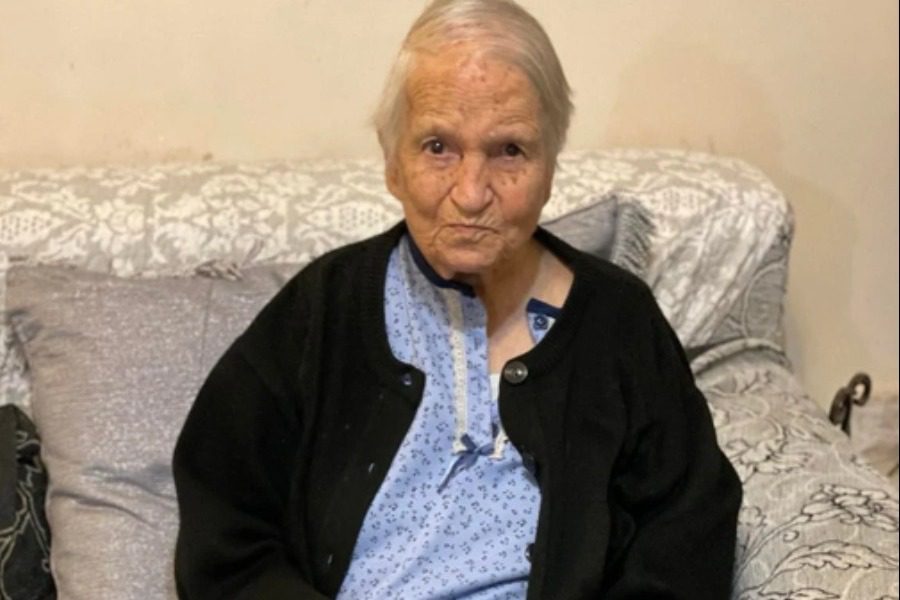 Βόλος: Γιαγιά 106 ετών εμβολιάστηκε για τον κορωνοϊό ‑ Είχε μία μόνο απορία
