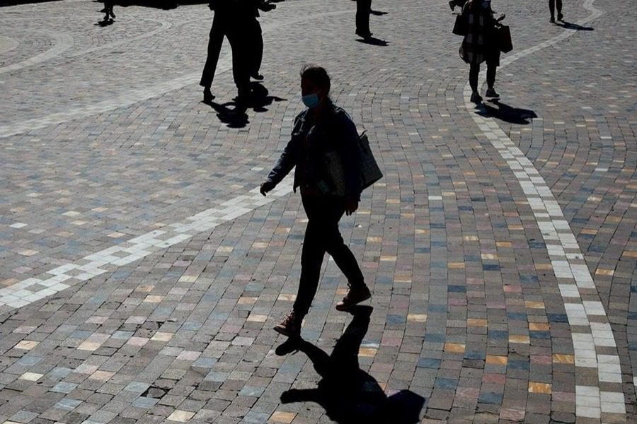 Κορωνοϊός: Νέα μέτρα προ των πυλών ‑ Ελπίδες για κορύφωση της πανδημίας 
