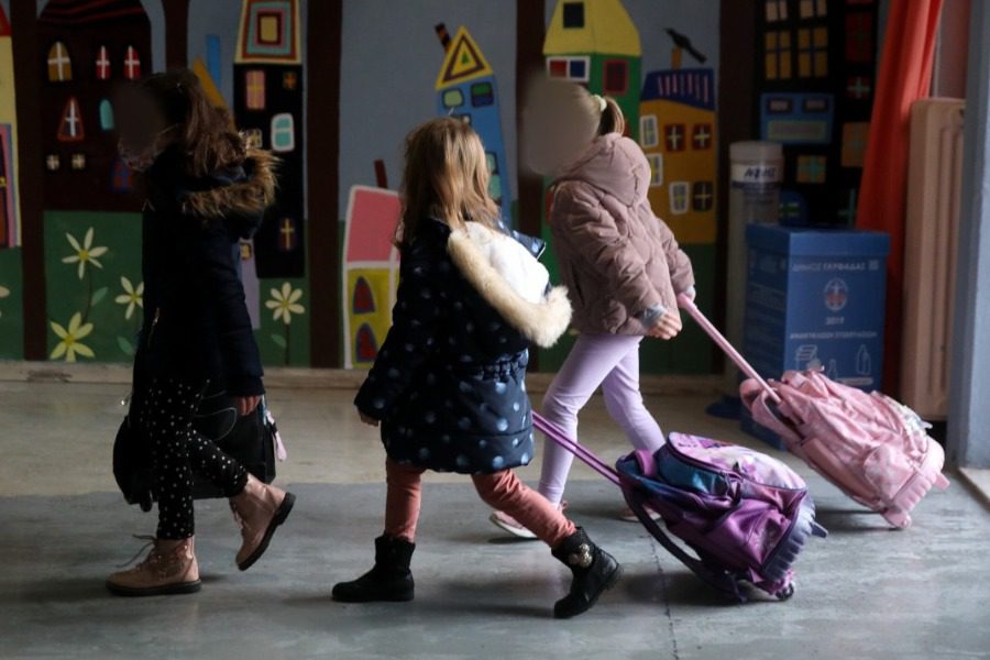 ΕΟΔΥ:  Πρακτικές οδηγίες ‑ Τι ισχύει όταν εντοπίζονται κρούσματα σε σχολεία