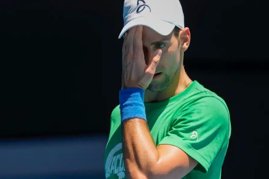 Μελβούρνη: Πίσω στο ξενοδοχείο κράτησης ο Τζόκοβιτς ‑ Τελευταία ελπίδα του η έφεση