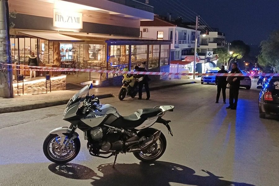 Βούλα: Πυροβολισμοί έξω από φούρνο ‑ Τραυματίστηκαν τρεις άνθρωποι
