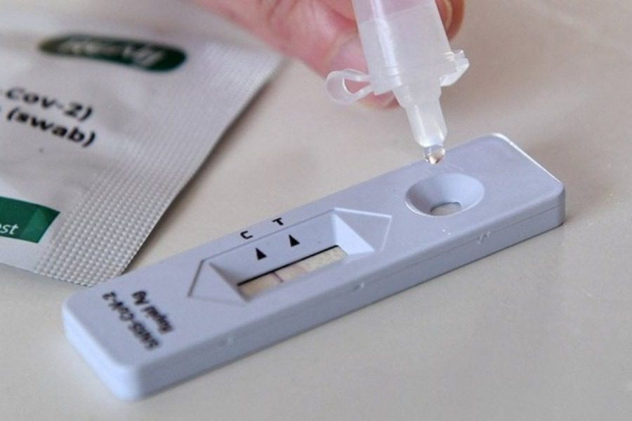 Σχολεία: Με επιπλέον self test επιστρέφουν μαθητές και εκπαιδευτικοί τη Δευτέρα 