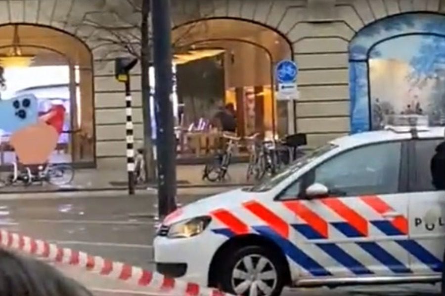 Αμστερνταμ: Σε εξέλιξη ομηρία σε πολυκατάστημα