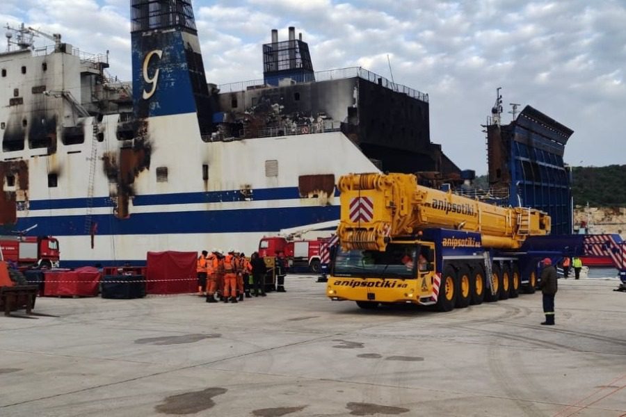 Euroferry Olympia: Ειδικός εξοπλισμός για το άνοιγμα του καταπέλτη