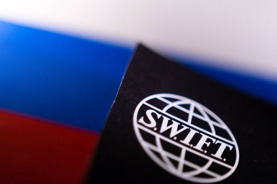 Reuters: «Θέμα χρόνου» η αποσύνδεση της Ρωσίας από το SWIFT ‑ Αλλάζει στάση η Ιταλία