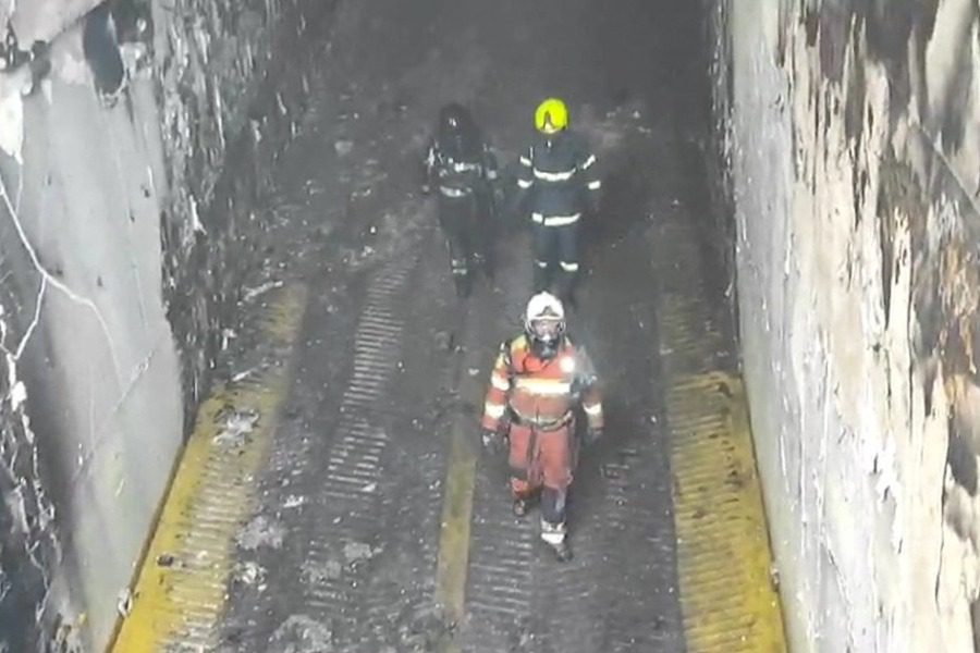 Euroferry Olympia: Πλάνα που κόβουν την ανάσα από τα έγκατα του πλοίου