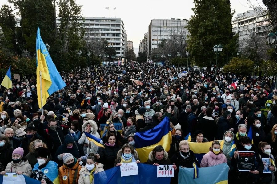 Σύνταγμα: Μεγάλη συγκέντρωση κατά του Πούτιν και υπέρ του Ουκρανικού λαού
