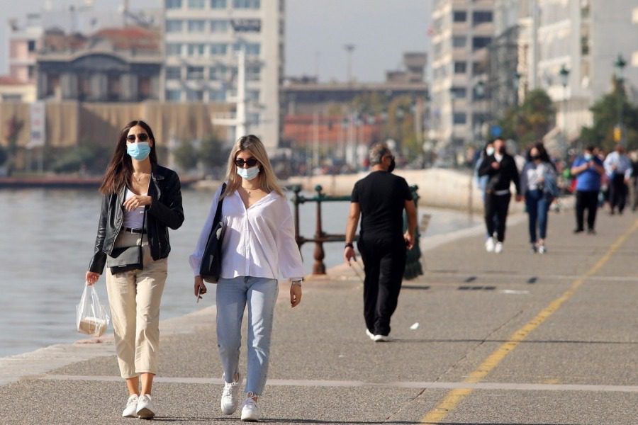 Κορωνοϊός: Μάσκες τέλος από σήμερα στους εξωτερικούς χώρους 