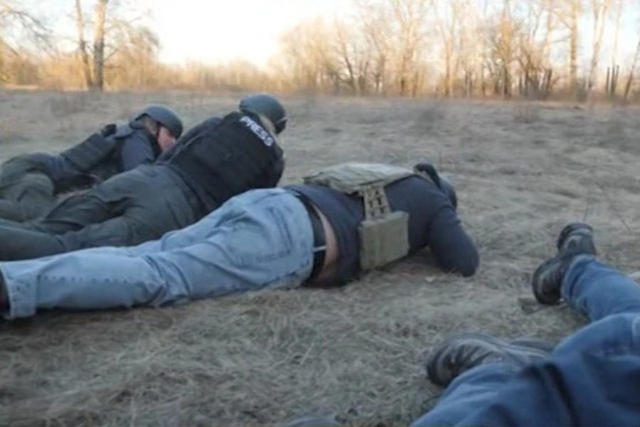 Ουκρανία: Η στιγμή που τηλεοπτικό συνεργείο του Sky News δέχεται Ρωσικά πυρά