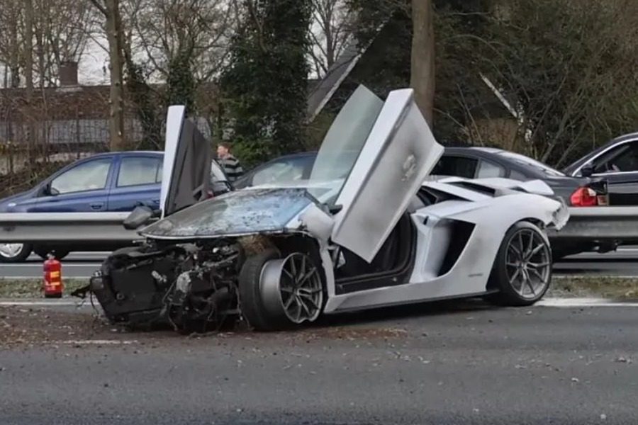 Ολλανδία: Εκατομμυριούχος διέλυσε μια Lamborghini αξίας 400.000