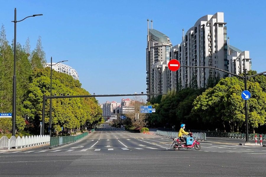 Σανγκάη: «Κανείς δεν μπορεί να κυκλοφορήσει έξω» λέει ο Έλληνας πρόξενος