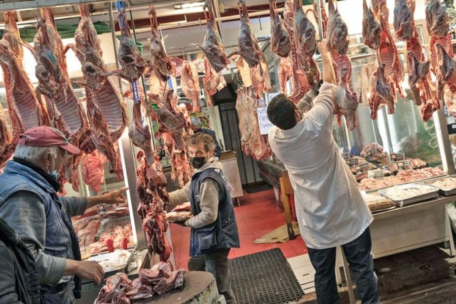 Πασχαλινό τραπέζι: Πάνω από 12 ευρώ το αρνί φέτος ‑ Τι να προσέξετε επιλέγοντας