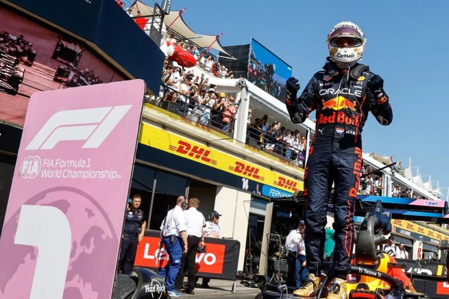 Formula 1: Εκπληκτική νίκη Φερστάπεν στην Ουγγαρία και αγκαλιά με το πρωτάθλημα