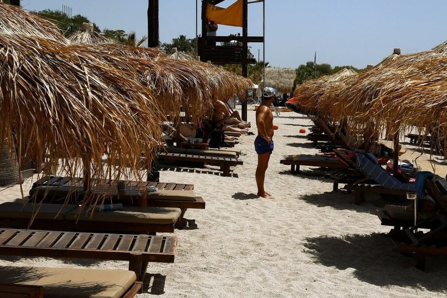 Η τιμή της ξαπλώστρας ‑ Πόσο κοστίζει το μπάνιο στις οργανωμένες παραλίες της Αττικής | e-sterea.gr