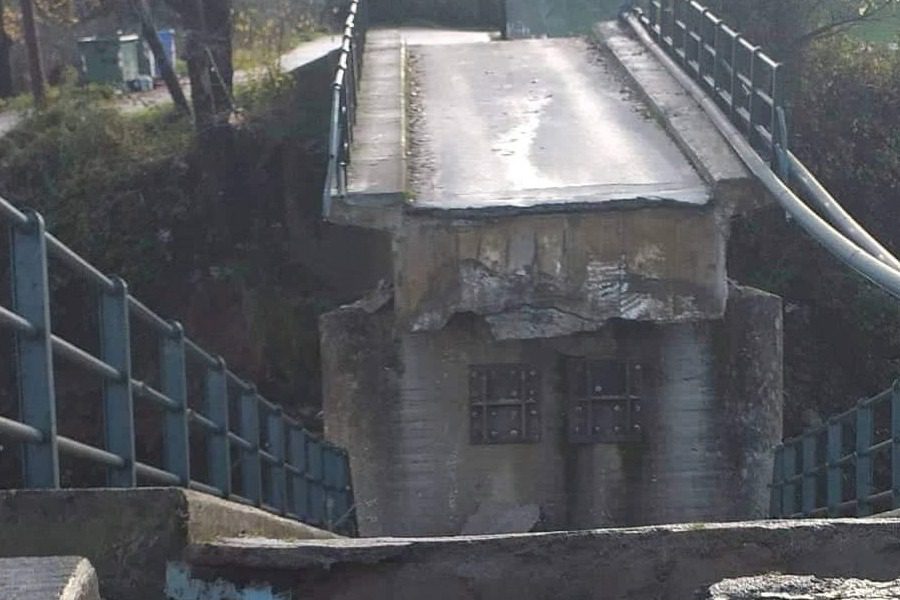 Αρτα: Σοκαριστική εικόνα – Κατέρρευσε γέφυρα στο Κομπότι