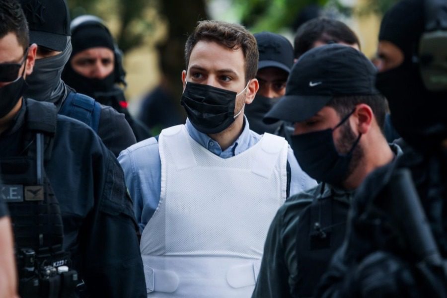 Ξεσπά ο πατέρας της Καρολάιν: «Μακάρι να έπιανα στα χέρια μου τη μικρή νυφίτσα»