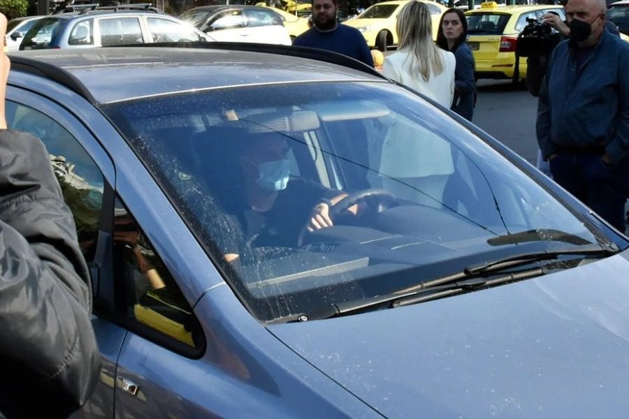 Τώρα: Στον ανακριτή ο βιαστής από τον Κολωνό