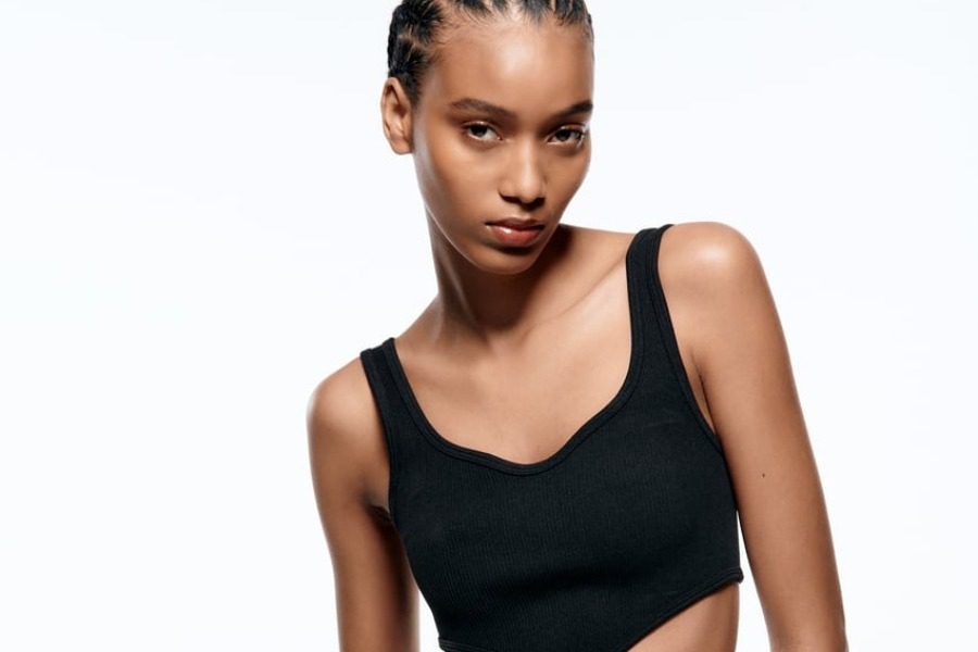 4+1 μπλουζάκια κάτω των 10 ευρώ από το ZARA που θα λατρέψεις