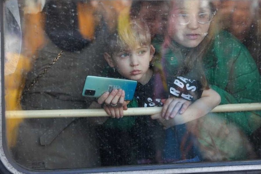 Ουκρανία: Πολίτες στριμώχνονται στα τρένα για να γλιτώσουν