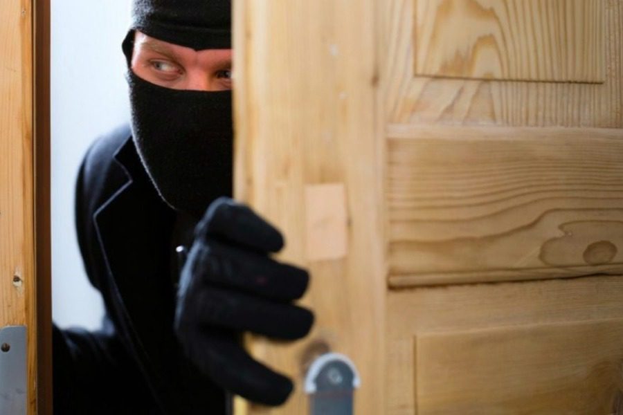 Πως θα καταλάβεις ότι κλέφτες παρακολουθούν το σπίτι σου