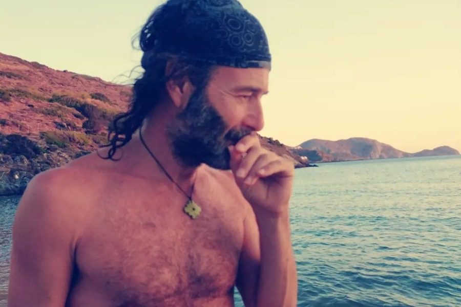 Θανάσης Ευθυμιάδης: Περπατά επάνω σε σπασμένα γυαλιά