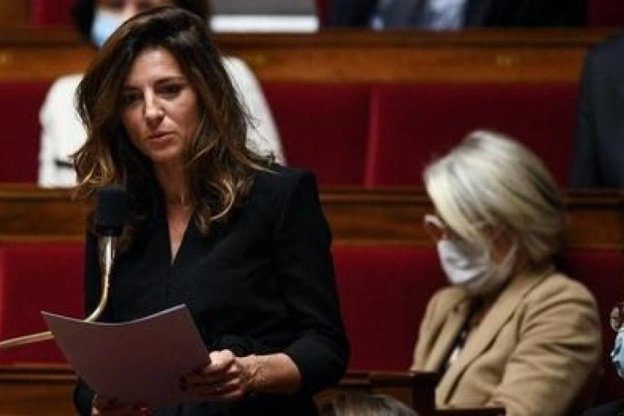 Παραιτήθηκε η εκλεκτή του Μακρόν που ξόδευε €2.000 το μήνα σε ρούχα ‑ εσώρουχα