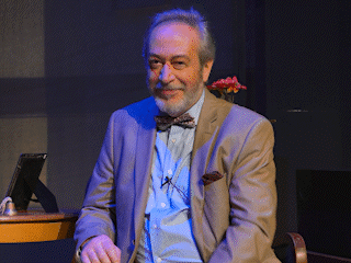 Ο Γρηγόρης Βαλτινός ξέρει τον τρόπο να ξεγλιστρά από τις ερωτήσεις μας