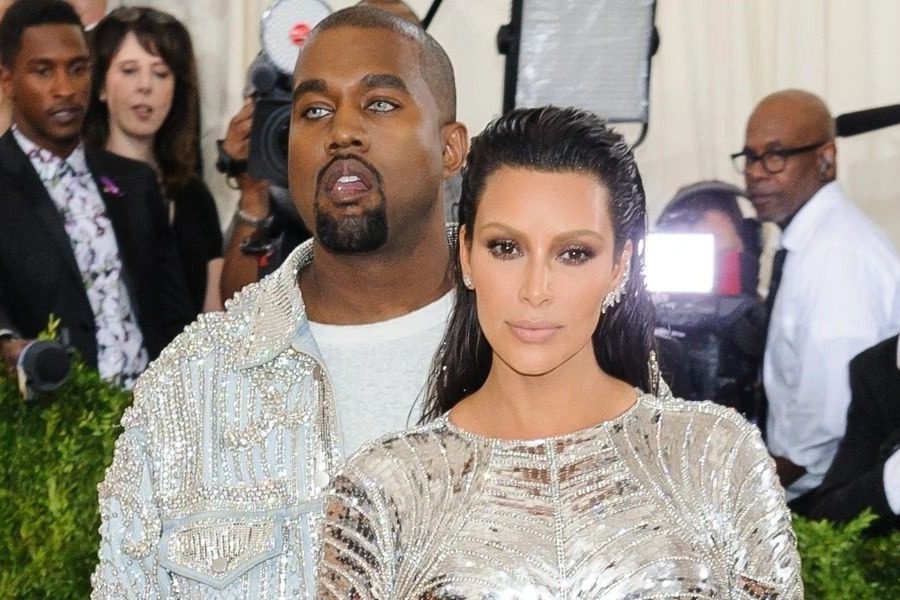 «Πυρά» Kanye West για Kardashian: «Ο κόσμος τη βλέπει μόνο για τα οπίσθιά της»