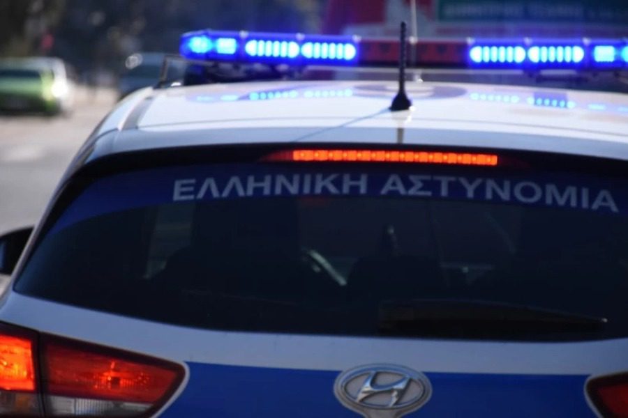Χανιά: Η ΕΛΑΣ δέχθηκε κλήση για ενδοοικογενειακή βία και βρήκε στο σπίτι όπλα, γεμιστήρες και διόπτρα με λέιζερ