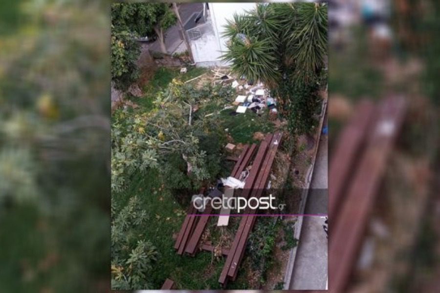 Kρήτη: 27χρονος πέταξε συσκευές από τα μπαλκόνια, ξήλωσε την εξώπορτα της πολυκατοικίας