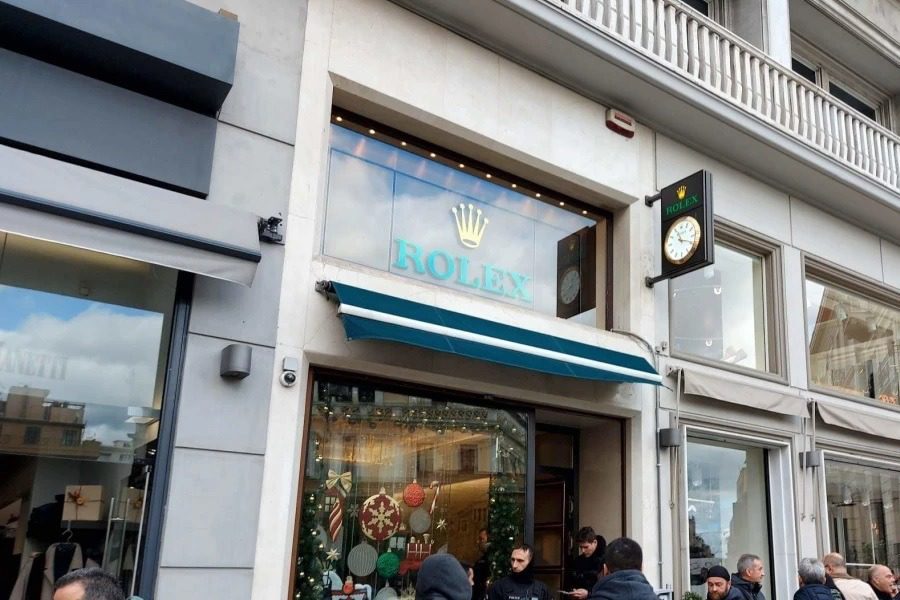 Αθήνα: Ένοπλη ληστεία στη Rolex στο κέντρο ‑ Αρπαξαν 18 ρολόγια