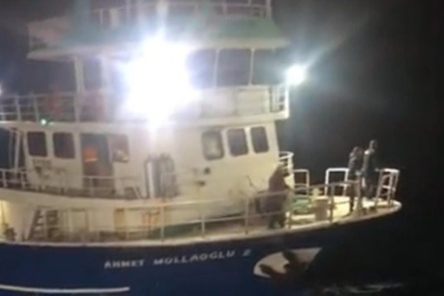 Τουρκικό αλιευτικό έπεσε σε νάρκη