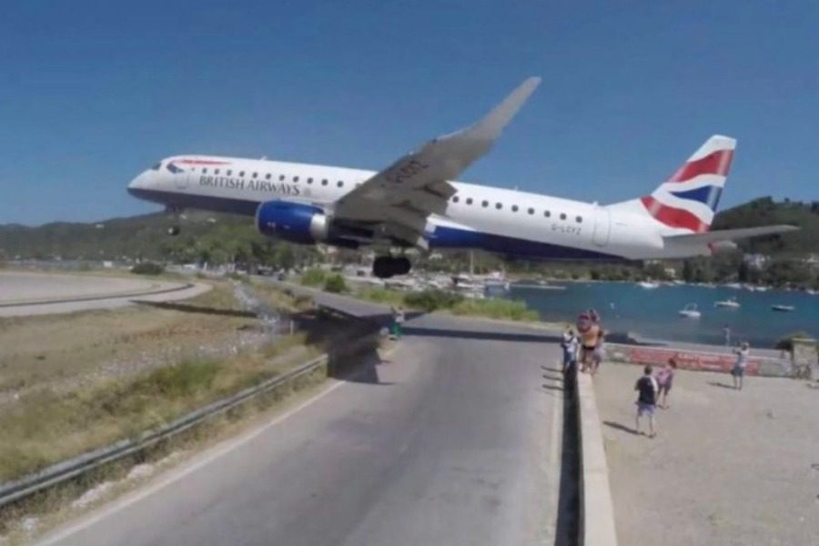 Σκιάθος: Ηλικιωμένος εκσφενδονίστηκε από τουρμπίνα αεροσκάφους έξω από το αεροδρόμιο