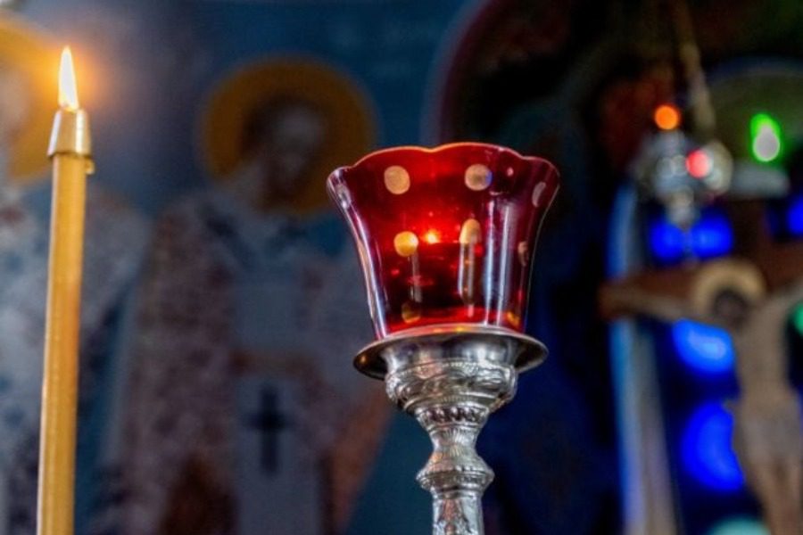 Αναχώρησε από την Αθήνα η αποστολή για τη μεταφορά του Αγίου Φωτός