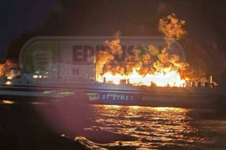Φωτιά στο Euroferry Olympia: Αναφορές για 10 αγνοούμενους από φλεγόμενο πλοίο στην Κέρκυρα