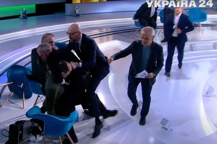 Αγριο ξύλο στον αέρα τηλεοπτικής εκπομπής στην Ουκρανία