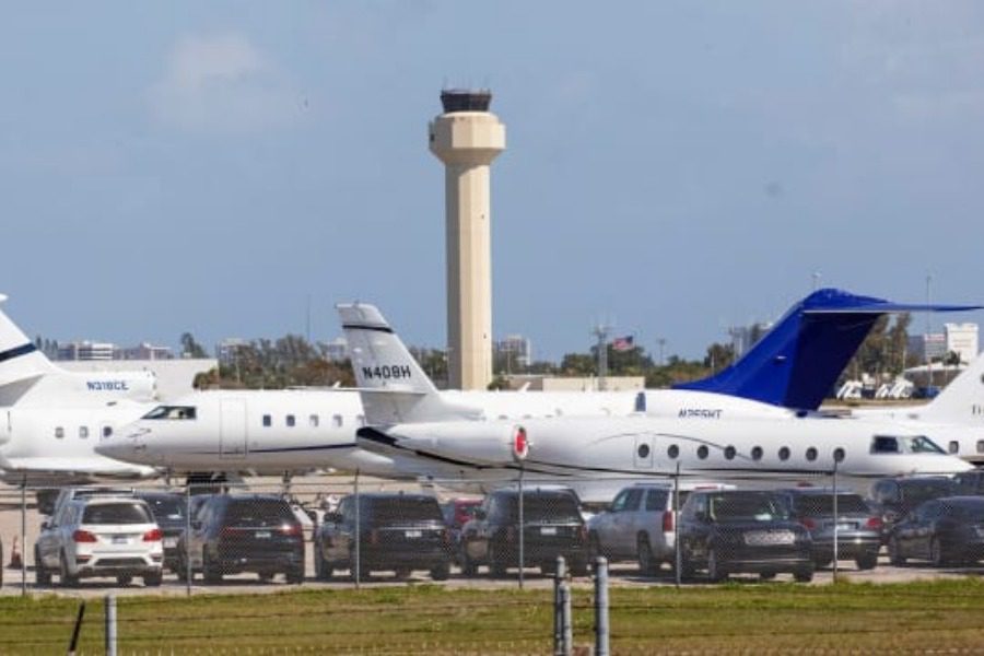 Πιλότος έπαθε αμόκ και επιβάτης χωρίς καμία εμπειρία προσγείωσε το αεροπλάνο