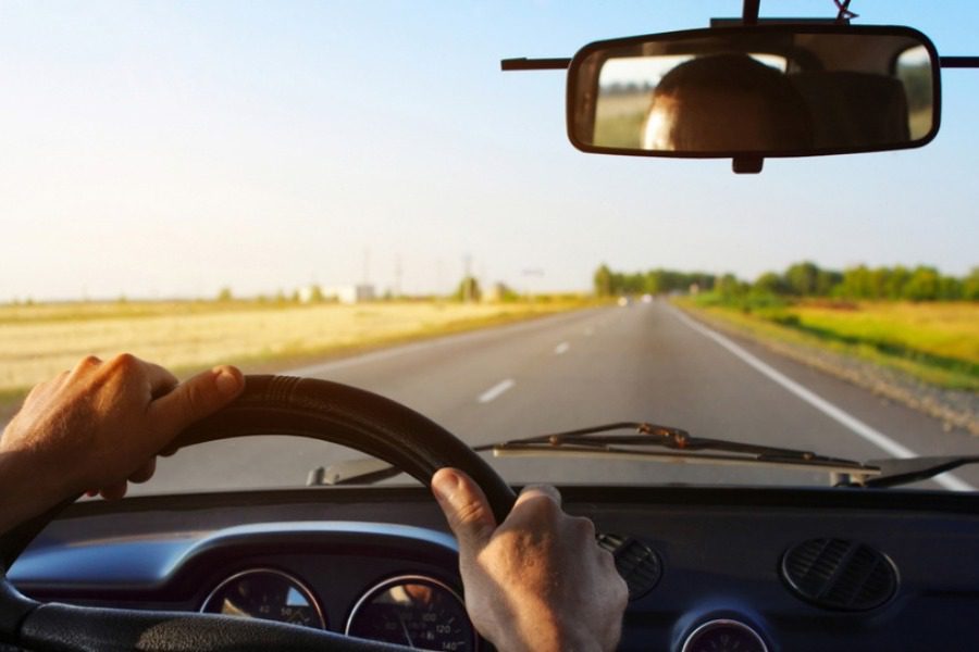 Παιχνίδι θανάτου από ανήλικους στον Βόλο ‑ Πέφτουν για πλάκα στις ρόδες αυτοκινήτων