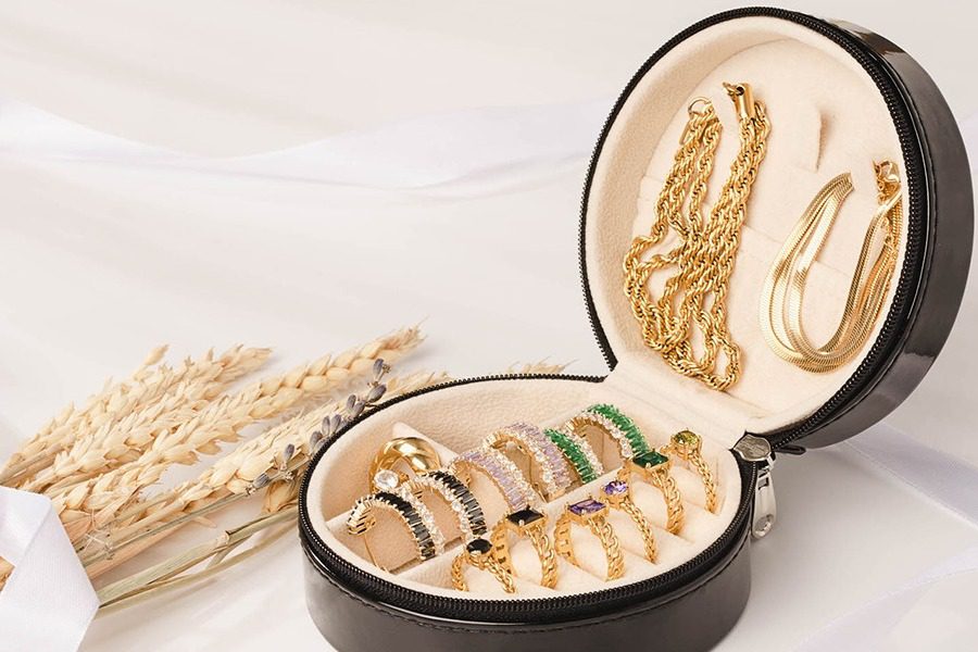 Τα κοσμήματα που δεν πρέπει να λείπουν απ’ την μπιζουτιέρα σου