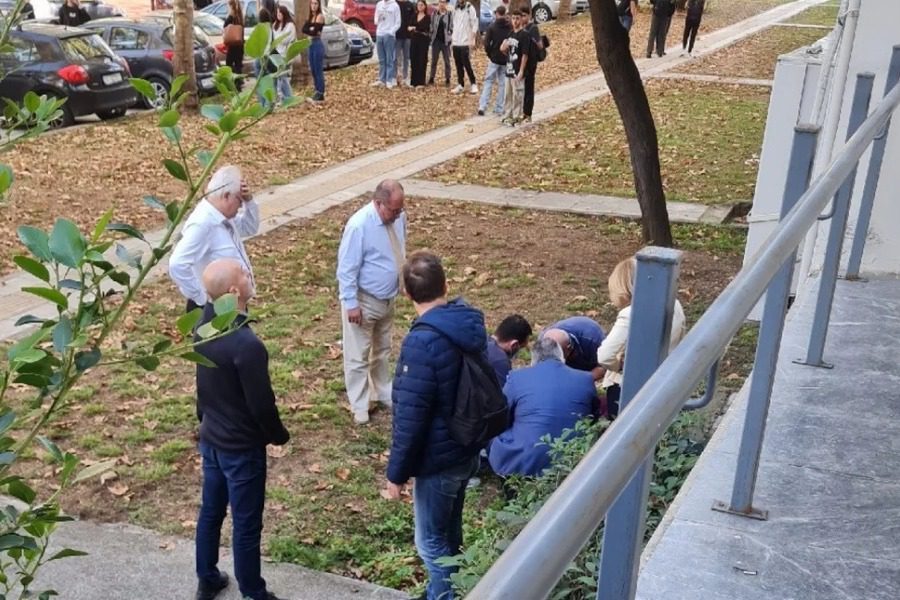 Σοκ στο ΑΠΘ: Φοιτητής έπεσε από τον 3ο όροφο στο κενό 