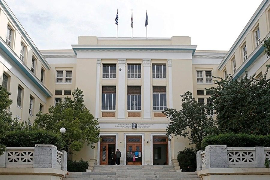 ΑΣΟΕΕ: Αγριος ξυλοδαρμός καθηγητή από κουκουλοφόρους μέσα σε αμφιθέατρο