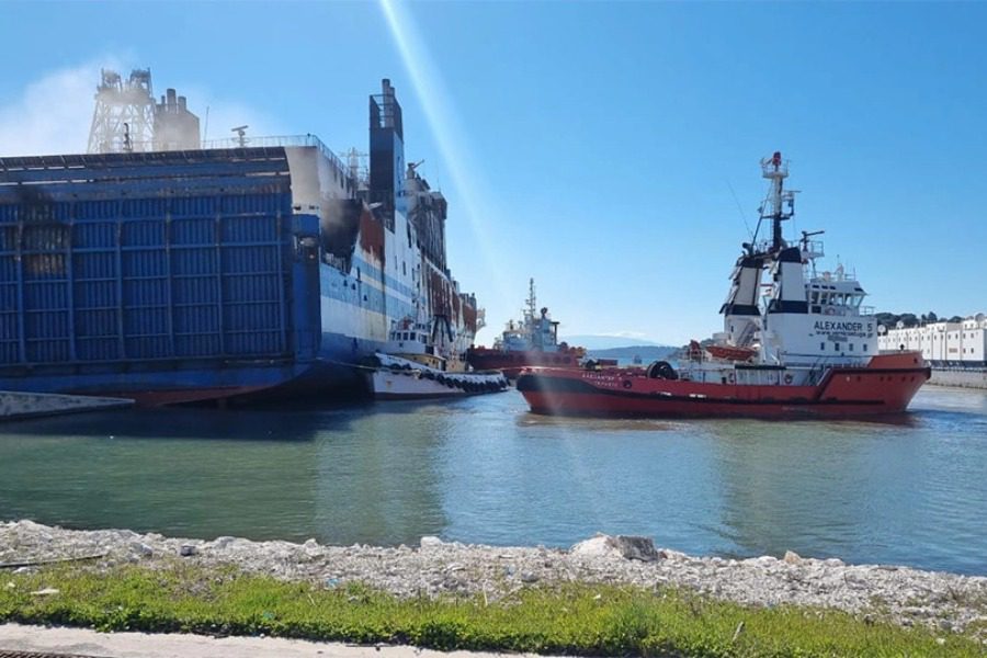 Euroferry Olympia: Εντοπίστηκε απανθρακωμένο πτώμα μέσα στο γκαράζ από την ΕΜΑΚ