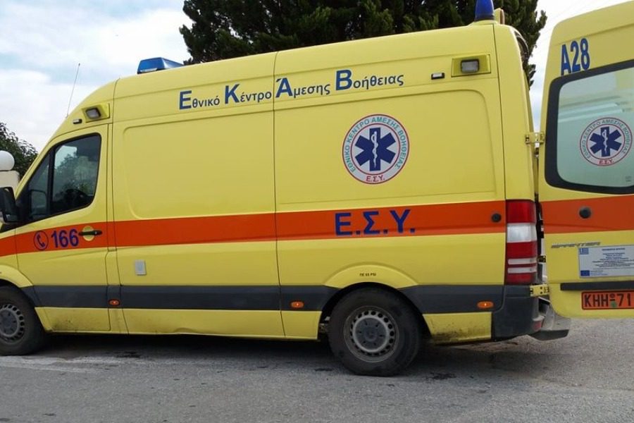 Σαλαμίνα: Μητέρα με δύο παιδιά έπεσαν με το αυτοκίνητο από ύψος 20 μέτρων