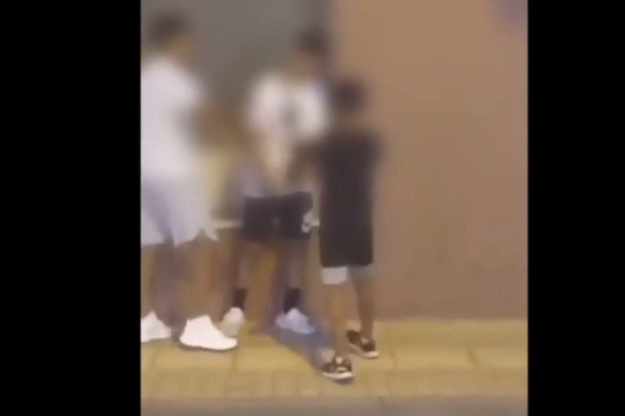 Πύργος: Αποτροπιασμός για το βίντεο με 18χρονο που δίνει χαστούκια σε 14χρονο