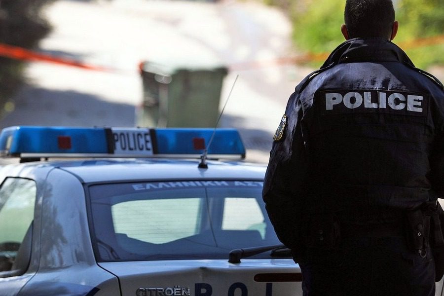 Γιάννενα: Μητέρα προσπάθησε να αυτοκτονήσει στο ΚΕΠ μπροστά στα δύο παιδιά της