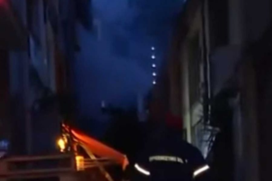 Τραγωδία στον Πειραιά: Νεκρός άντρας μετά από φωτιά σε κατάστημα