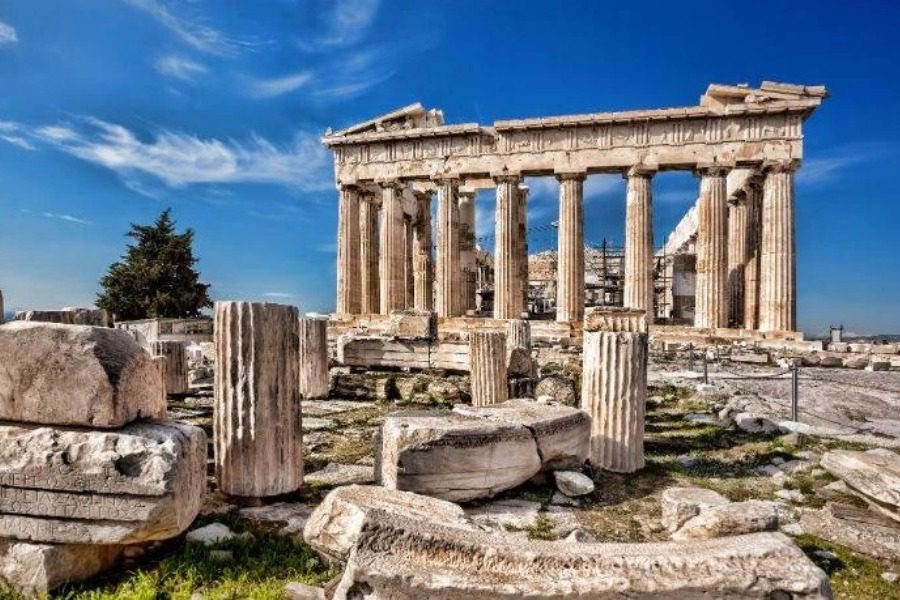 Ποια τρία θραύσματα του Παρθενώνα επιστρέφει ο πάπας Φραγκίσκος στην Ελλάδα