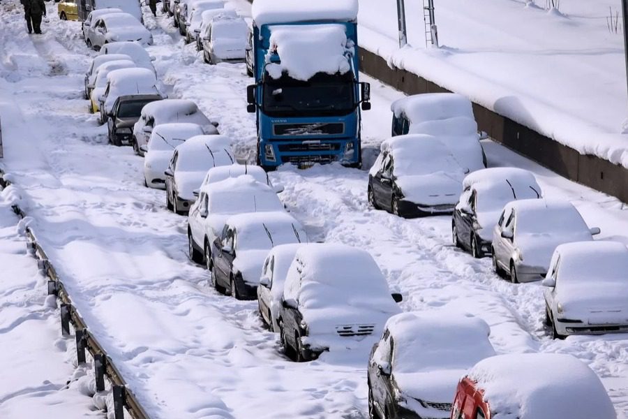 Απίστευτο: Περισσότερα από 3.000 οχήματα και 3.500 άνθρωποι στην Αττική Οδό 